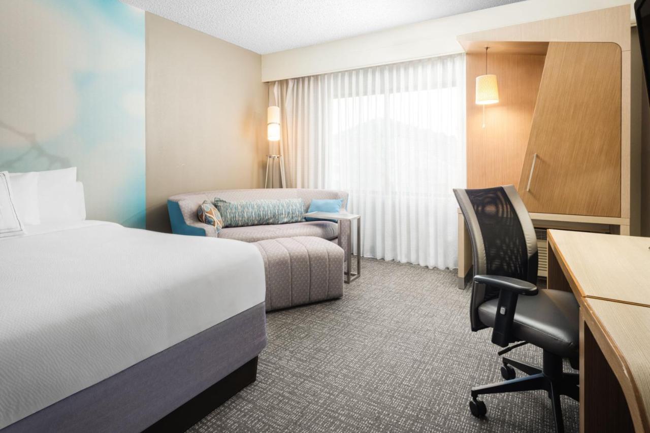Отель Courtyard El Paso Airport Экстерьер фото