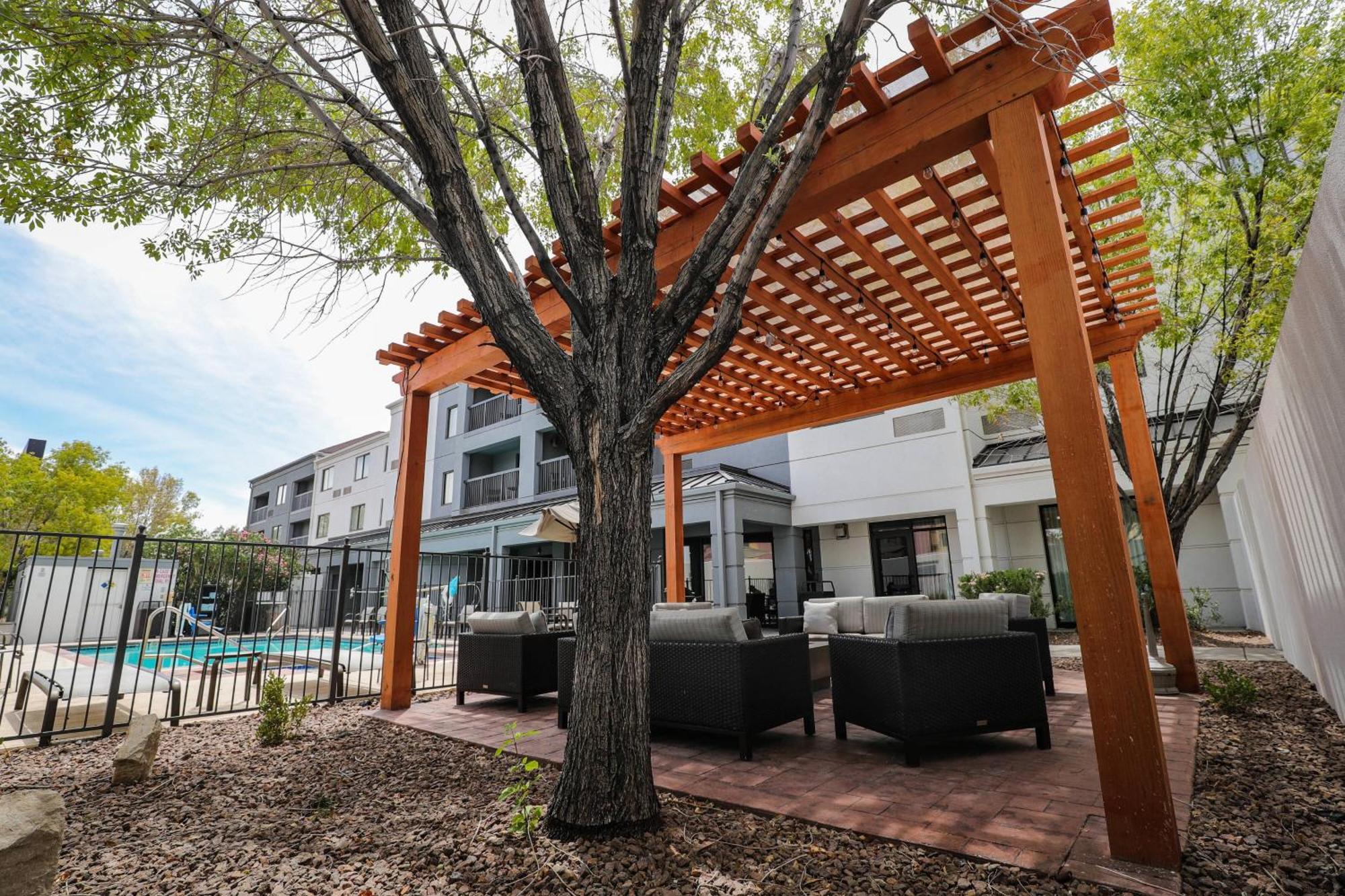 Отель Courtyard El Paso Airport Экстерьер фото