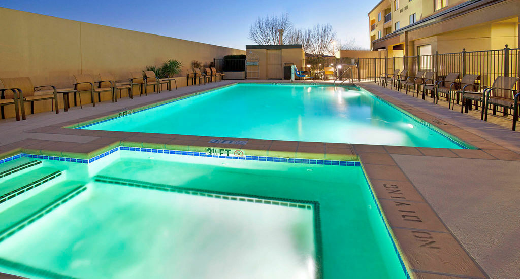 Отель Courtyard El Paso Airport Экстерьер фото