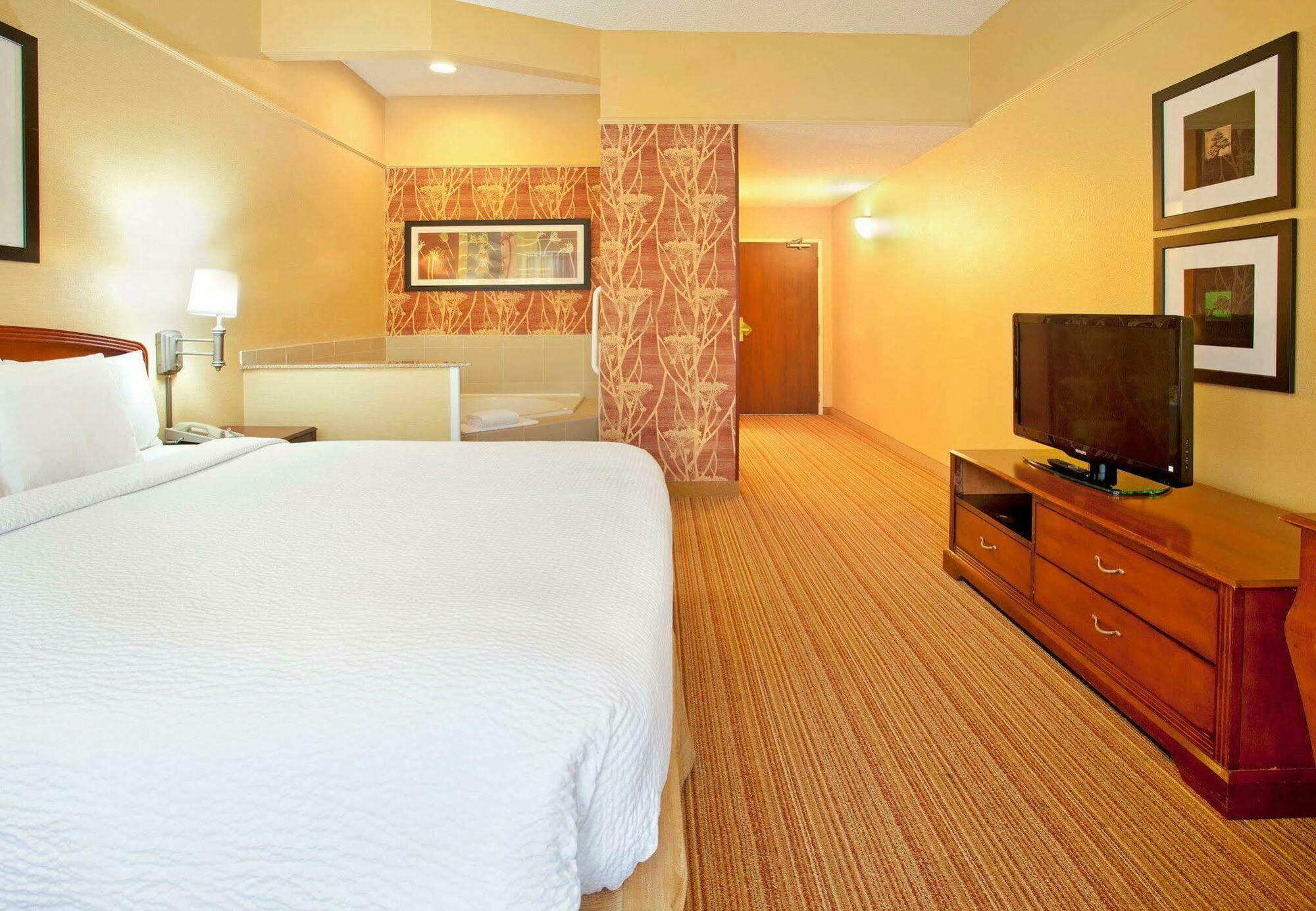 Отель Courtyard El Paso Airport Экстерьер фото